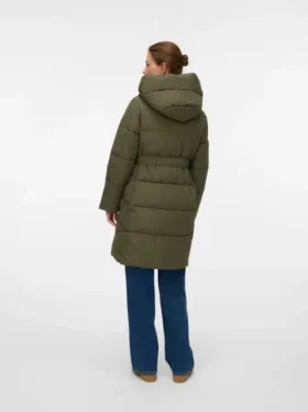 Capuchon en stormmanchetten om te voorkomen dat er wind in de jas komt