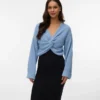 Regular fit, V-hals, omgeslagen manchetten, verlaagde schouders, pullover