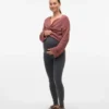 Regular fit, V-hals, omgeslagen manchetten, verlaagde schouders, pullover