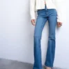 Tsjamie jeans met hoge taille en uitlopende pijpen