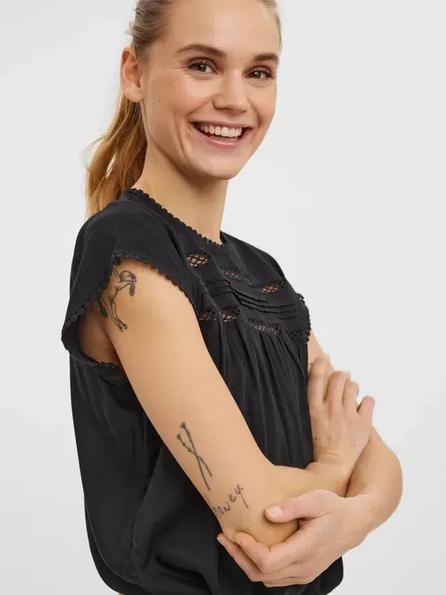 Vmdebbie-top Vmdebbie-top